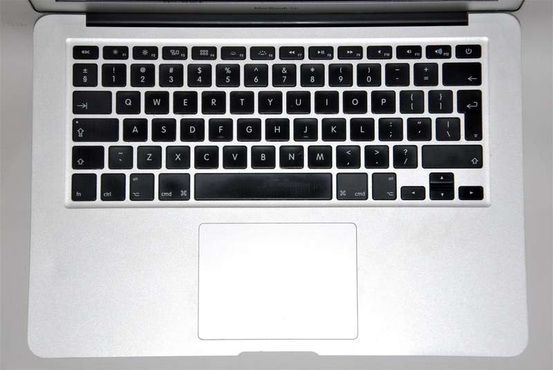 MACBOOK AIR ,CORE I5-4260U,1.40GHz,4GB RAM ,256GB SSD WITH MICROSOFT OFFICE , FINAL CUT PRO , ADOBE