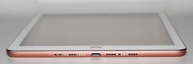 Apple  iPad 6th Gen 9.7-inch Wi-Fi 128GB