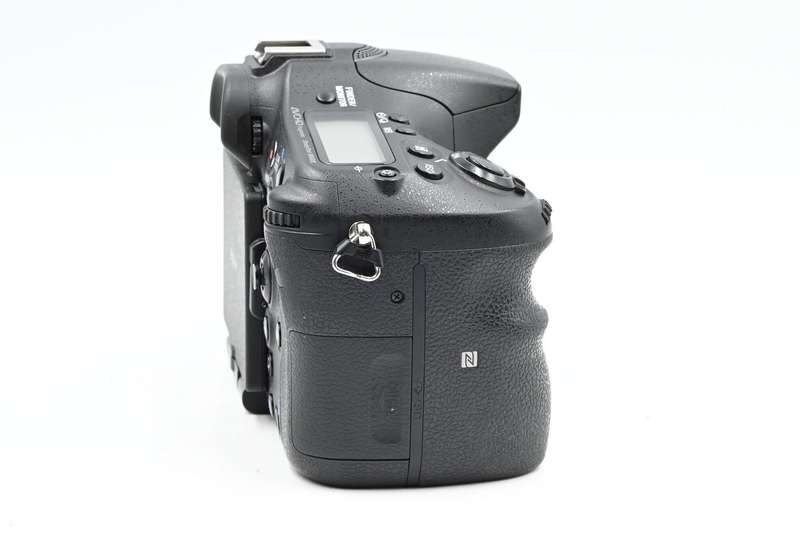 Sony Alpha a77 II , 24.3MP DSLR Camera Body IN EXCELLENT CONDITION, LOW SHUTTER COUNT OF 2400