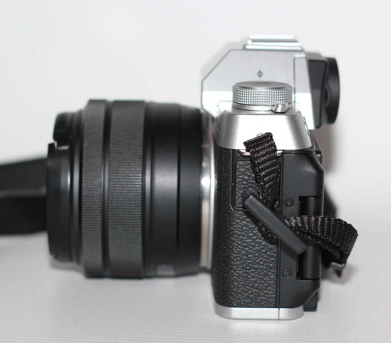 Fujifilm X-T200 Mirrorless Digital Camera with 15-45mm Lens