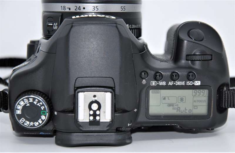 Canon EOS 40D 10.1MP Digital SLR Camera with EF 18-55mm Canon Zoom Lens IN VERY GOOD CONDITION