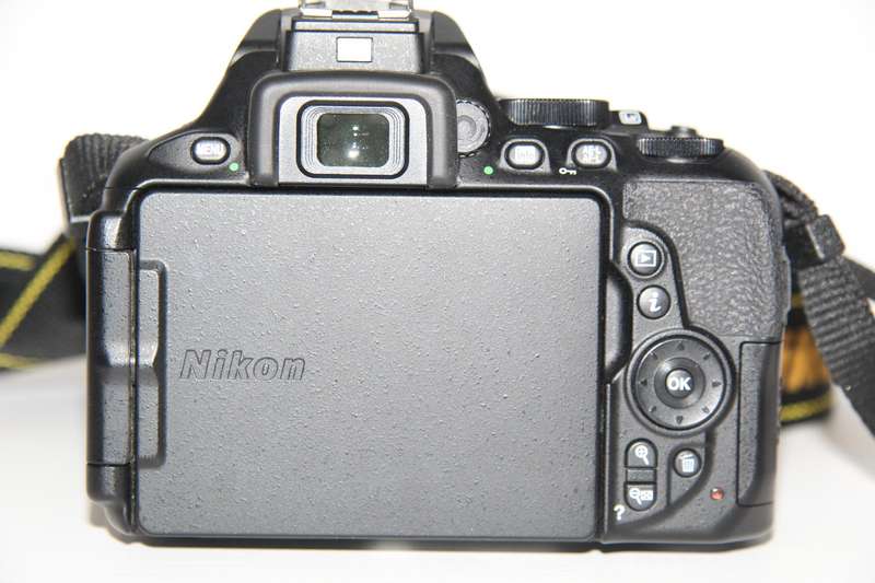 Nikon D5600 , 24MP DSLR ,FULL HD MOVIES ,WITH 18-55mm DX VR Lens, VERY LOW SHUTTER OF 2056