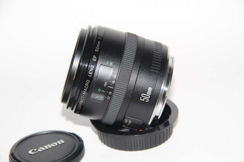 Canon EF 50mm f/2.5 Compact Macro
