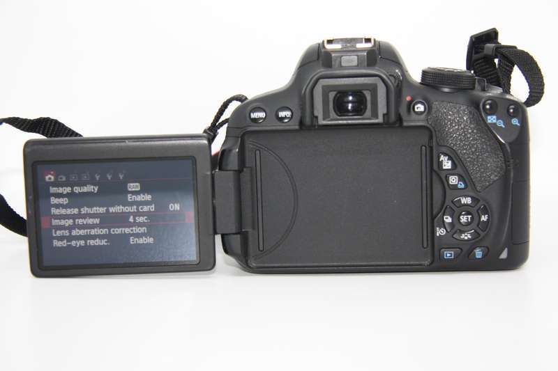 CANON 700D 18MP DIGITAL CAMERA . WITH 18-55MM III ZOOM LENS