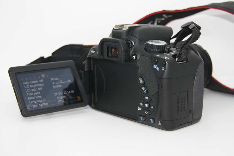 CANON EOS 650D, 18MP DSLR ,FULL HD MOVIES, 18-55MM III ZOOM LENS AND CANON BAG