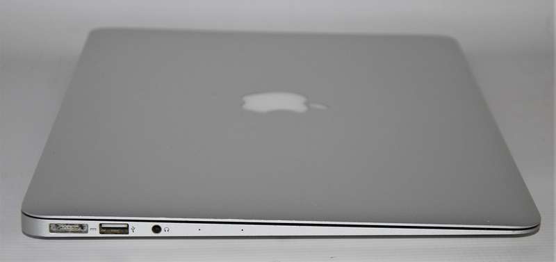 MACBOOK AIR ,CORE I5-4260U,1.40GHz,4GB RAM ,256GB SSD WITH MICROSOFT OFFICE , FINAL CUT PRO , ADOBE