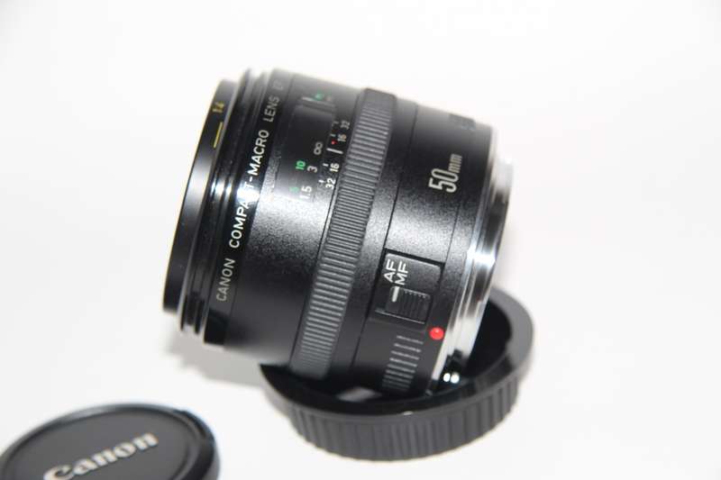 Canon EF 50mm f/2.5 Compact Macro