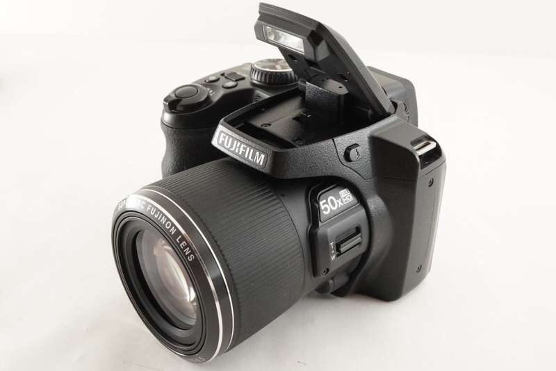 Fujifilm FinePix S9200 16MP Digital Camera with 3.0-Inch LCD (Black)