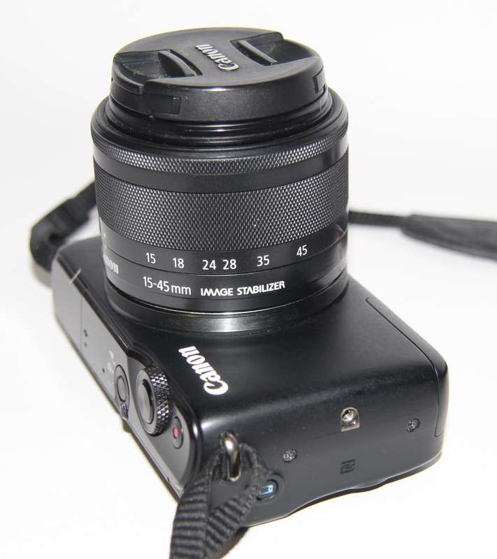 Canon EOS M10 Mirrorless Camera + 15-45mm EF-M Lens
