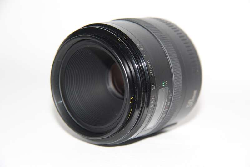 Canon EF 50mm f/2.5 Compact Macro