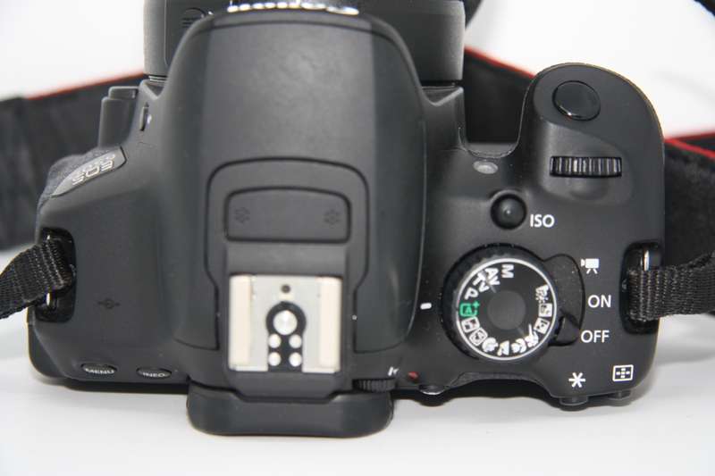 CANON EOS 650D, 18MP DSLR ,FULL HD MOVIES, 18-55MM III ZOOM LENS AND CANON BAG