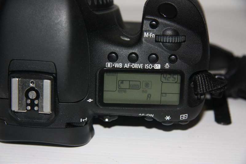 Canon 7D 18MP PROFESSIONAL Digital SLR Camera (BODY)