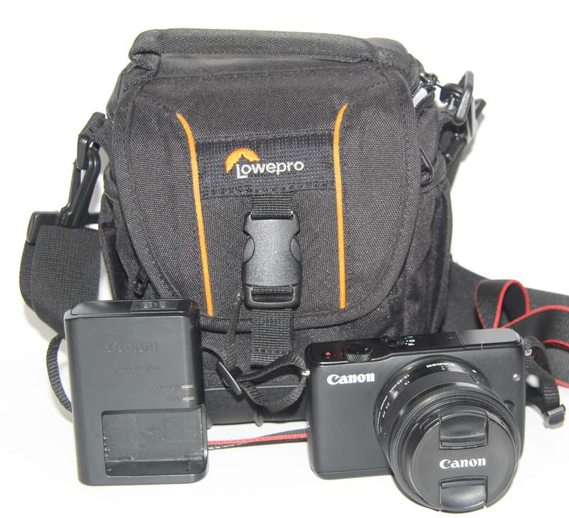Canon EOS M10 Mirrorless Camera + 15-45mm EF-M Lens