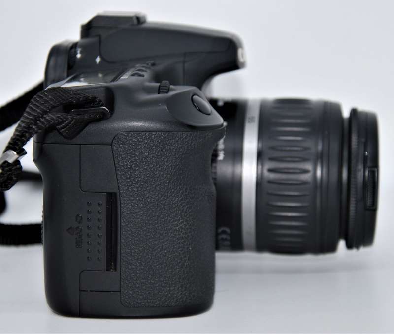 Canon EOS 40D 10.1MP Digital SLR Camera with EF 18-55mm Canon Zoom Lens IN VERY GOOD CONDITION