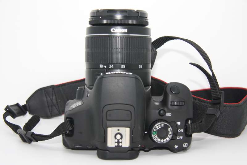 CANON EOS 650D, 18MP DSLR ,FULL HD MOVIES, 18-55MM III ZOOM LENS AND CANON BAG