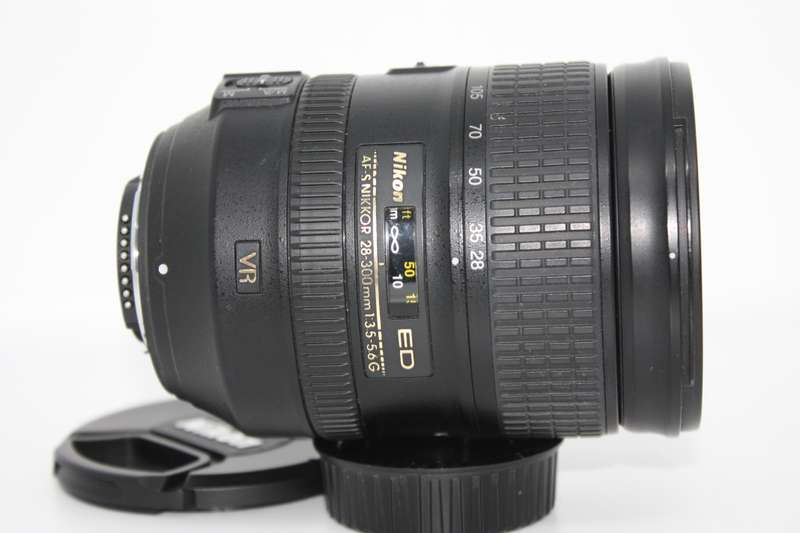 Nikon AF-S 28-300mm f/3.5-5.6 G ED VR Lens