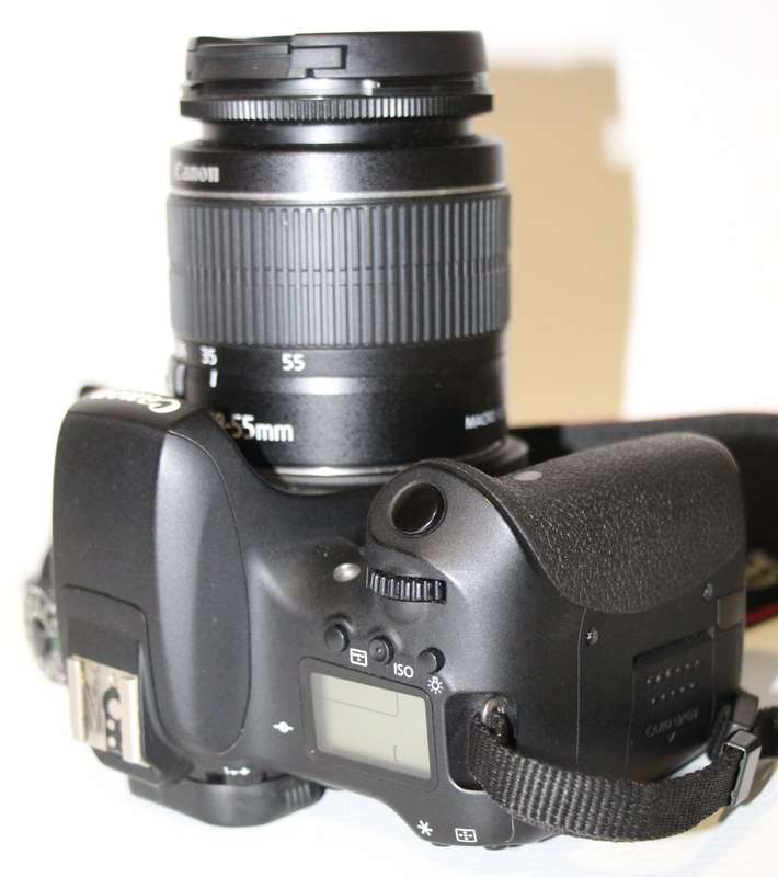 Canon EOS 760D 24.2MP DSLR, FULL HD MOVIES , WIFI Camera WITH 18-55MM III , VERY GOOD CONDITION