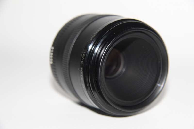 Canon EF 50mm f/2.5 Compact Macro