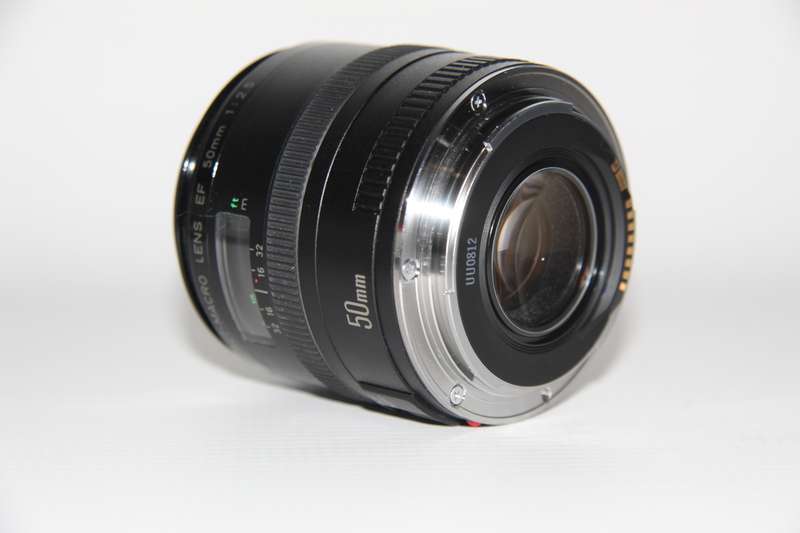 Canon EF 50mm f/2.5 Compact Macro