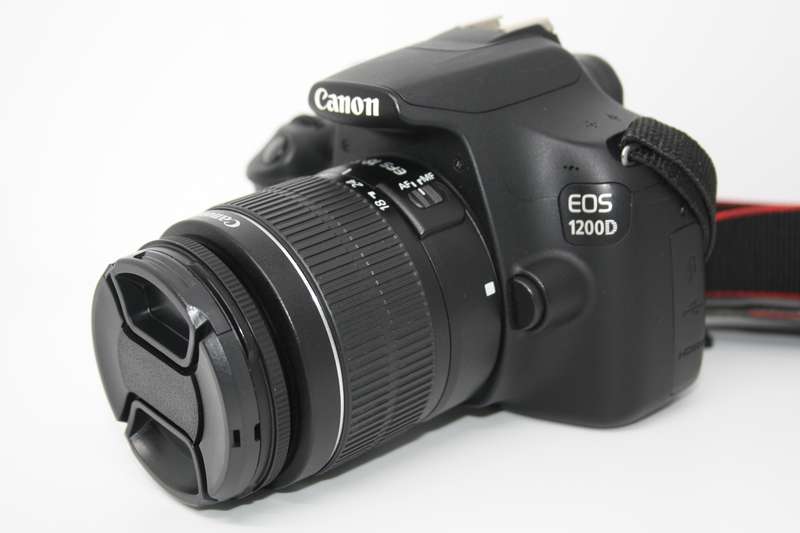 Canon EOS 1200D 18MP DSLR Camera , FULL HD MOVIES,18-55mm Lens, SHOULDER BAG, VERY GOOD CONDITION
