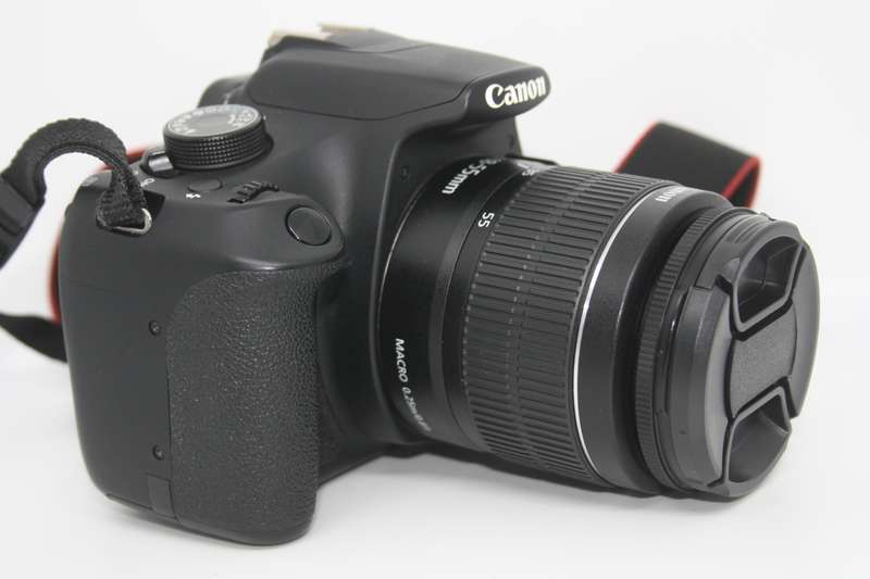 Canon EOS 1200D 18MP DSLR Camera , FULL HD MOVIES,18-55mm Lens, SHOULDER BAG, VERY GOOD CONDITION