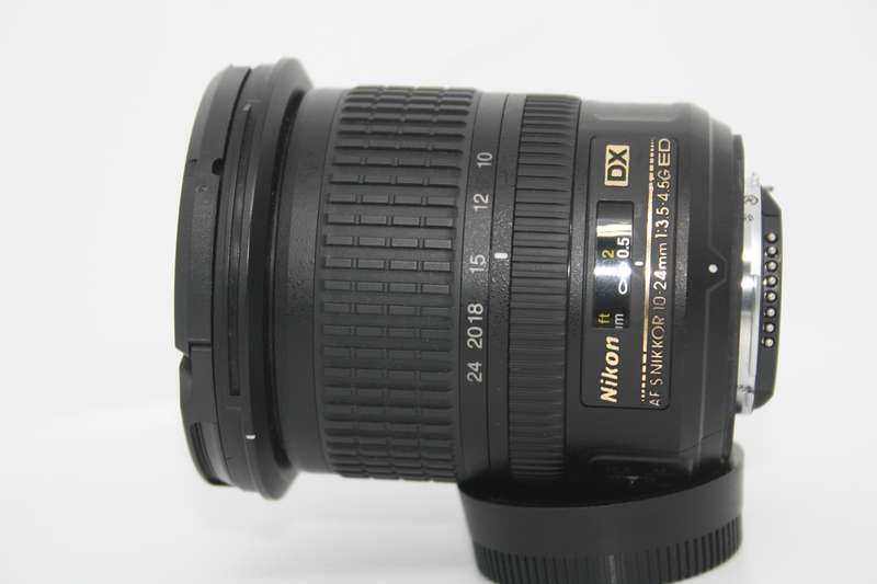 Nikon AF-S DX NIKKOR 10-24mm f/3.5-4.5G ED Lens IN VERY GOOD CONDITION