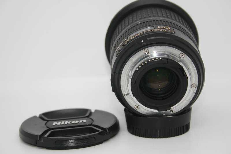 Nikon AF-S DX NIKKOR 10-24mm f/3.5-4.5G ED Lens IN VERY GOOD CONDITION