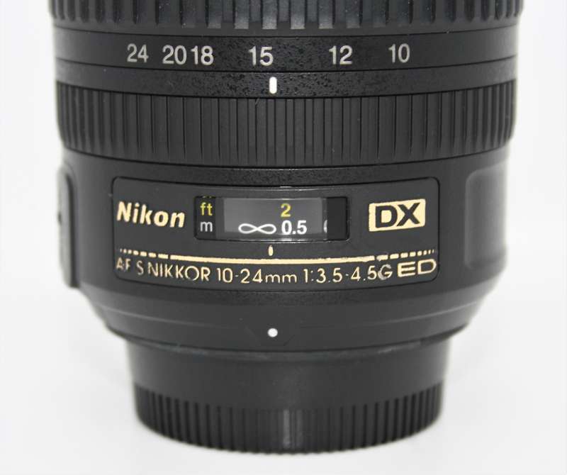 Nikon AF-S DX NIKKOR 10-24mm f/3.5-4.5G ED Lens IN VERY GOOD CONDITION