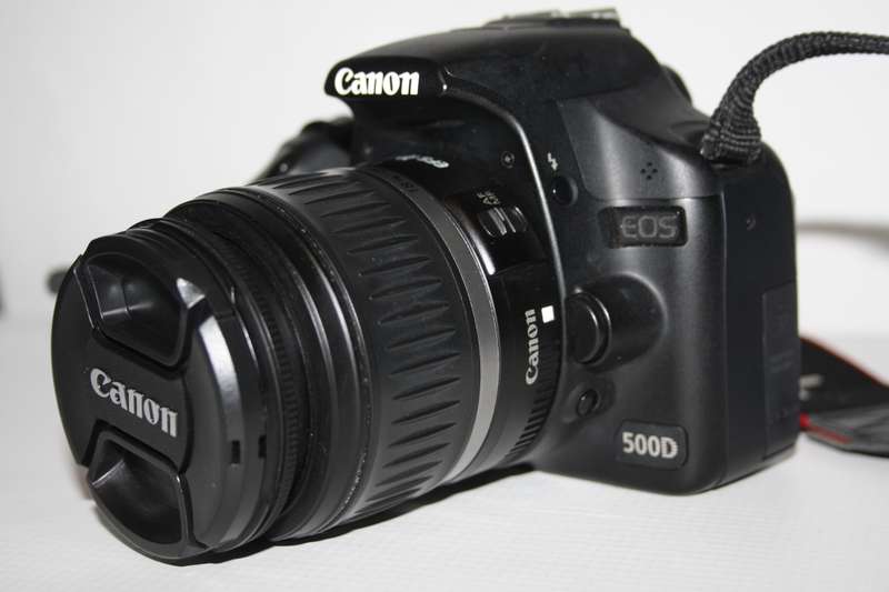 Canon EOS 500D 15MP Digital SLR ,FULL HD VIDEO  With /EF-S 18-55mm f/3.5-5.6 II Lens