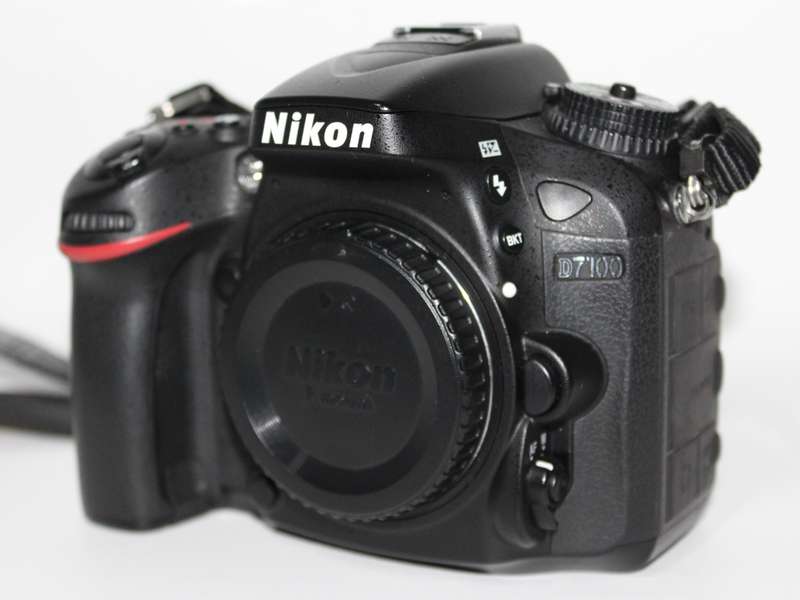 Nikon D7100 24.1 MP DX-Format CMOS Digital SLR (Body Only) VERY LOW SHUTTER COUNT OF 5000