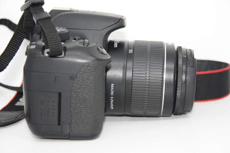 CANON 700D 18MP DIGITAL CAMERA . WITH 18-55MM III ZOOM LENS