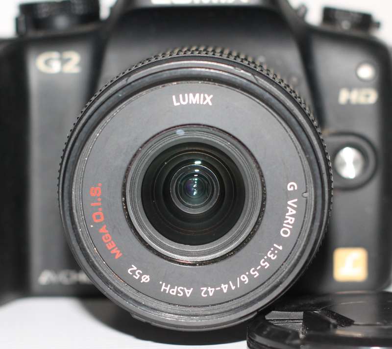 Panasonic Lumix DMC-G2 12.1 MP Live MOS Mirrorless Camera Touch Screen LCD and 14-42mm Lumix G Lens