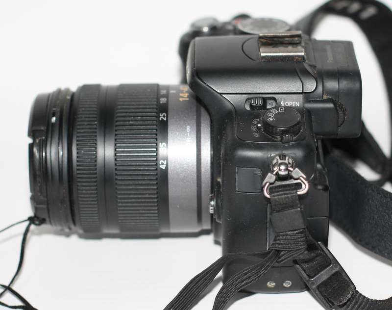 Panasonic Lumix DMC-G2 12.1 MP Live MOS Mirrorless Camera Touch Screen LCD and 14-42mm Lumix G Lens