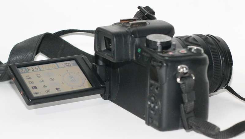 Panasonic Lumix DMC-G2 12.1 MP Live MOS Mirrorless Camera Touch Screen LCD and 14-42mm Lumix G Lens