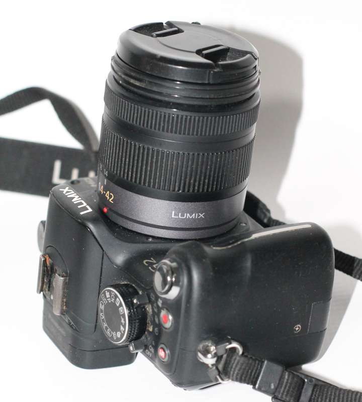 Panasonic Lumix DMC-G2 12.1 MP Live MOS Mirrorless Camera Touch Screen LCD and 14-42mm Lumix G Lens