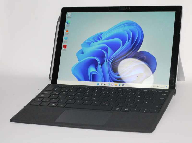Microsoft Surface Pro 6 12.3-inch Tablet - Intel Core i5-8250U 128GB SSD 8GB RAM Win 11