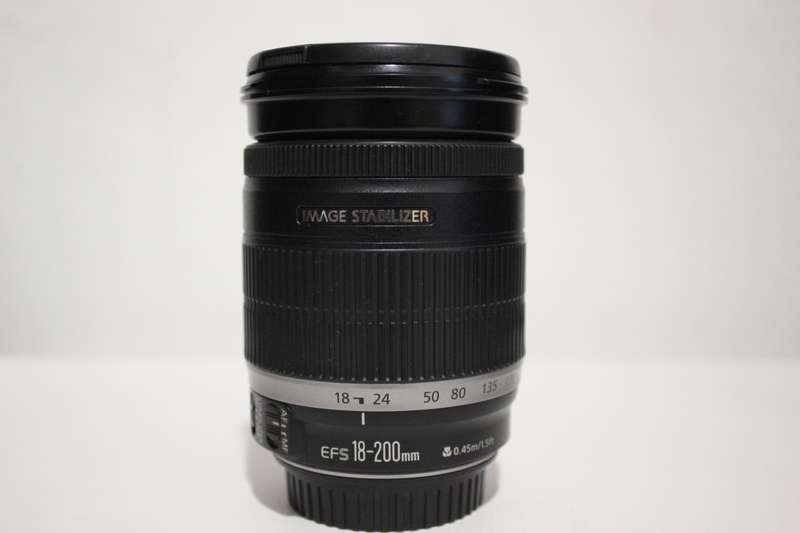 CANON EF-S 18-200mm f/3.5-5.6 IS IN VERY GOOD CONDITION