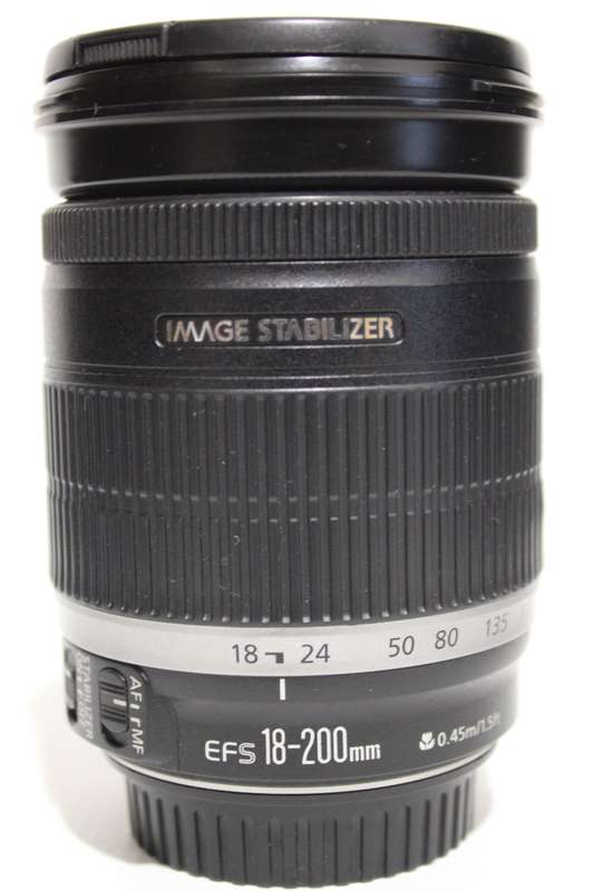 CANON EF-S 18-200mm f/3.5-5.6 IS IN VERY GOOD CONDITION