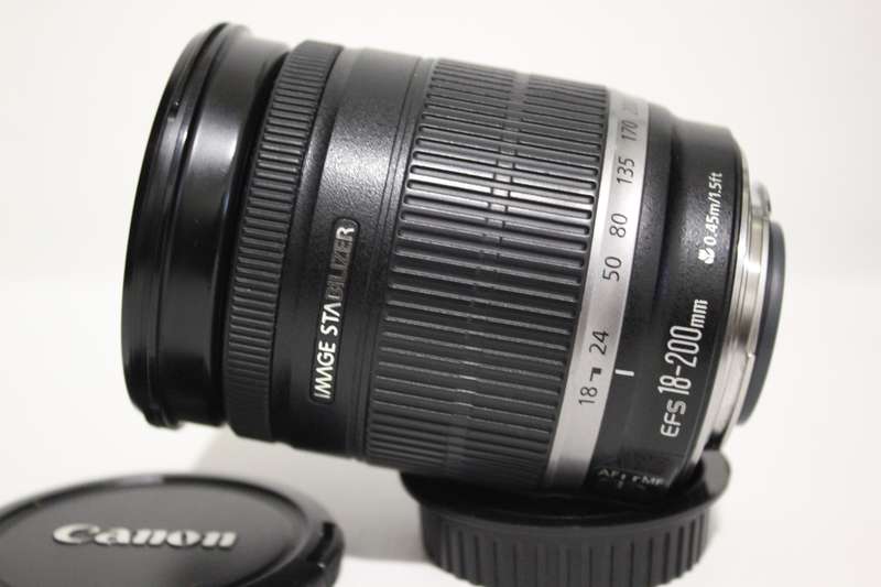 CANON EF-S 18-200mm f/3.5-5.6 IS IN VERY GOOD CONDITION