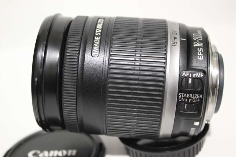 CANON EF-S 18-200mm f/3.5-5.6 IS IN VERY GOOD CONDITION