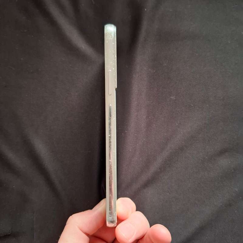 Samsung Galaxy S22 Plus 256GB Dual SIM (SM-S906E/DS) - Cracked Screen & Back, Fully Functional