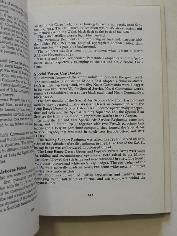 Army Badges And Insignia Of World War 2 (Book 1) - Guido Rosignoli