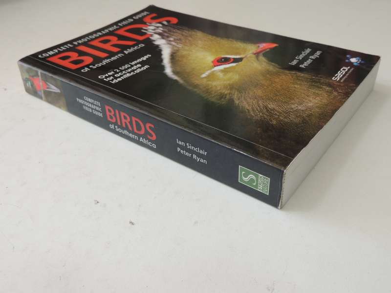 Complete Photographic Field Guide Birds of Southern Africa - Ian Sinclair, Peter Ryan