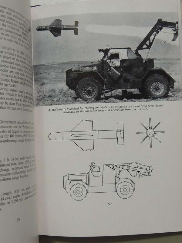 Fighting Vehicles And Weapons Of The Modern British ArmyStevenson Pugh
