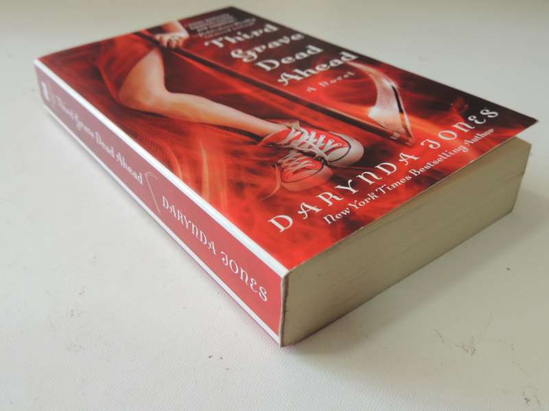 Third Grave Dead Ahead - Darynda Jones