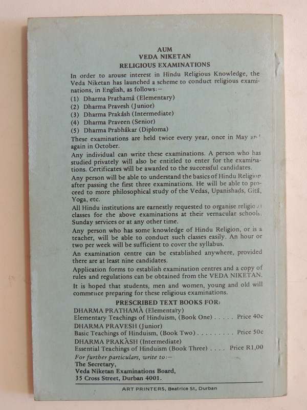 Essentials Teachings Of Hinduism: Veda Niketan Publications Series Book Three Pandit Nardev Vedalank