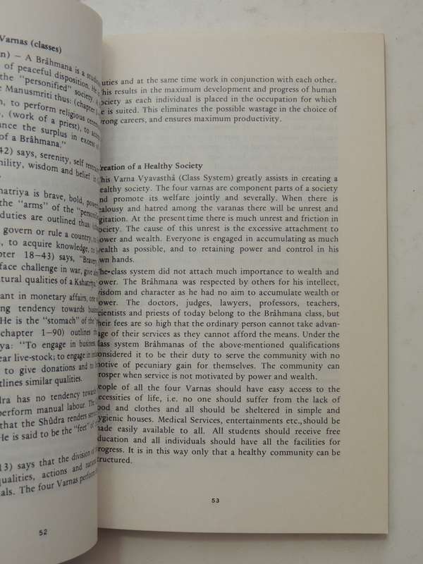 Essentials Teachings Of Hinduism: Veda Niketan Publications Series Book Three Pandit Nardev Vedalank