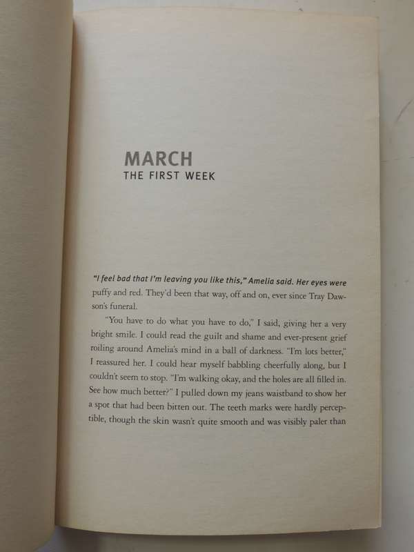 Dead In The Family - Charlaine Harris