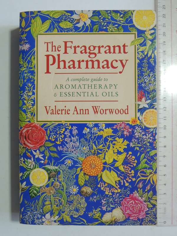 The Fragrant Pharmacy - A Complete Guide To Aromatherapy & Essential Oils - Valerie Ann Worwood