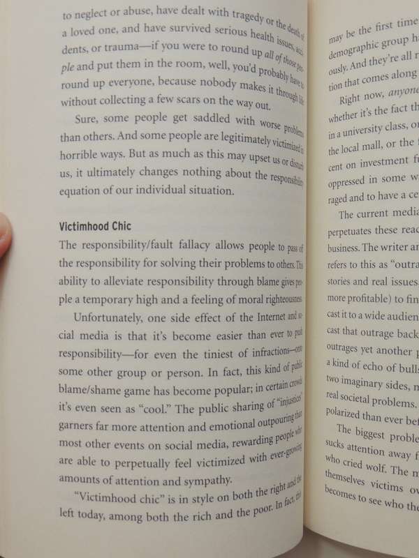 The Subtle Art Of Not Giving A F*ck: A Counterintuitive Approach To Living A Good Lie - Mark Manson